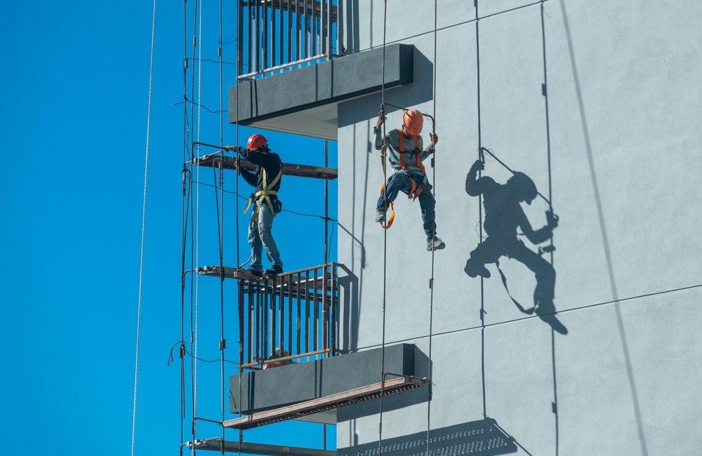 Supervisión de trabajos en andamios colgantes de fachada